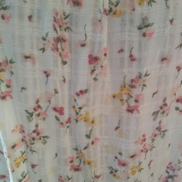 Floral Top - Picture 2 of 3